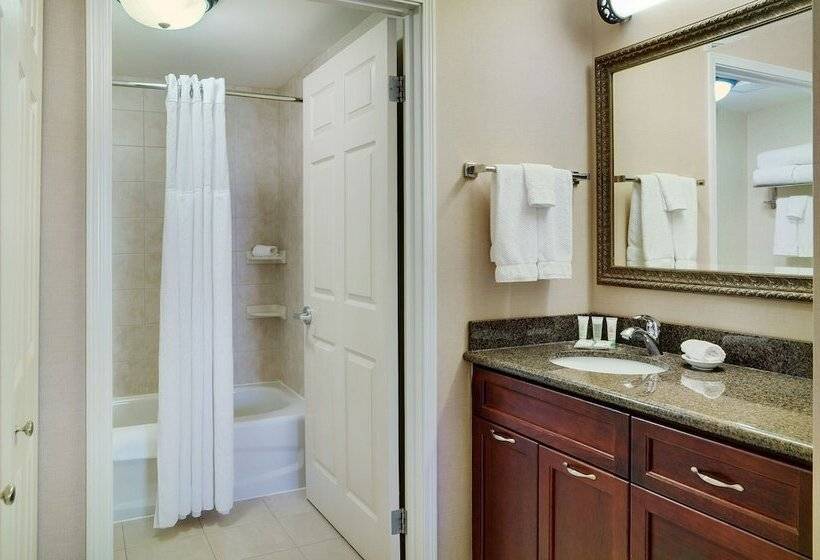 سوییت, Staybridge Suites Oakville Burlington, An Ihg