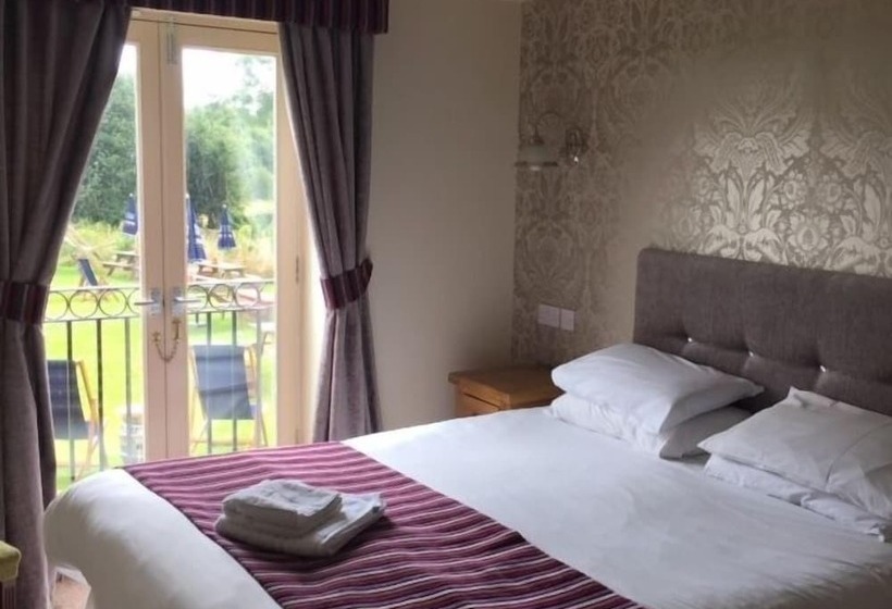 سوییت, Strawberry Bank Hotel, Nec