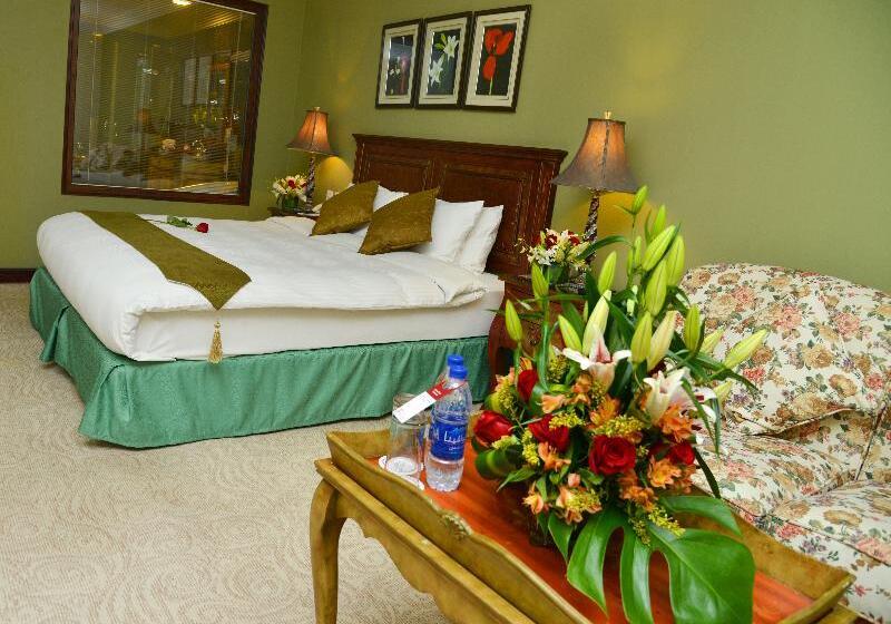 سوییت جونیور, The Convention Center & Royal Suites