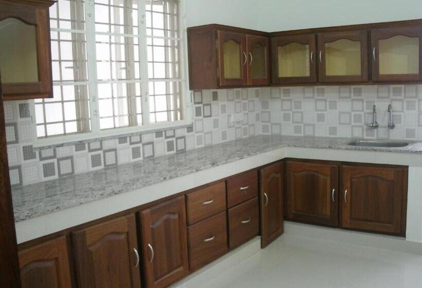 اتاق اکونومی, Jacaranda Holiday Home