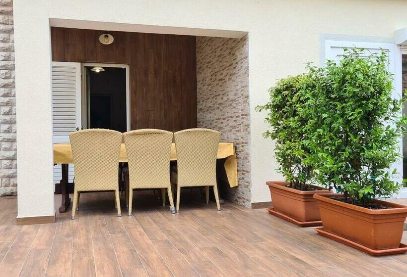 آپارتمان 1 خوابه با تراس, Apartments And Rooms With Parking Space Porec   6917