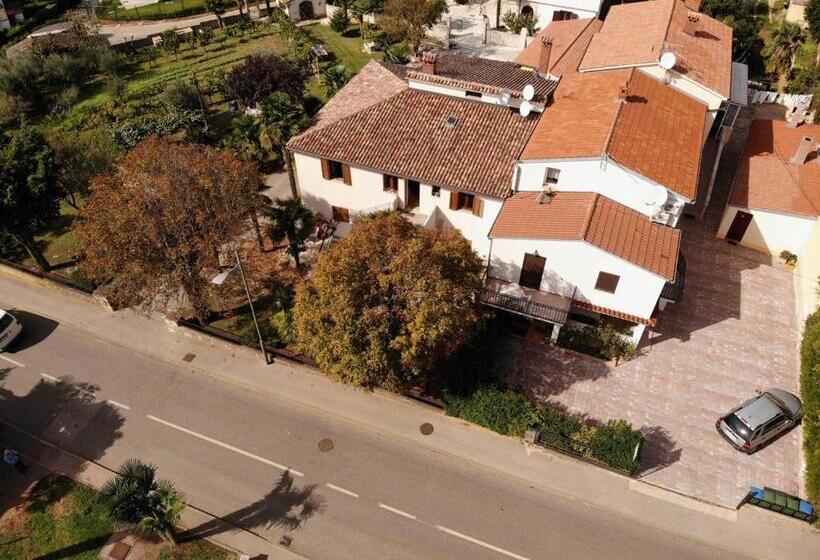 آپارتمان 1 خوابه با تراس, Apartments And Rooms With Parking Space Porec   6917