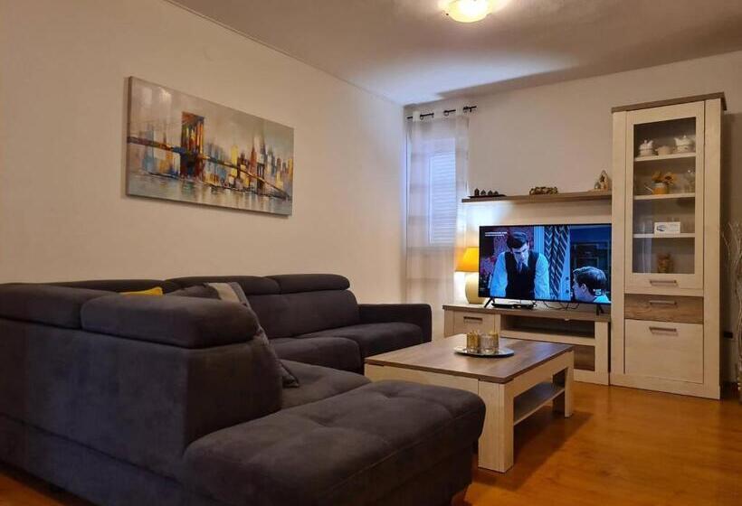 آپارتمان 1 خوابه با تراس, Apartments And Rooms With Parking Space Porec   6917