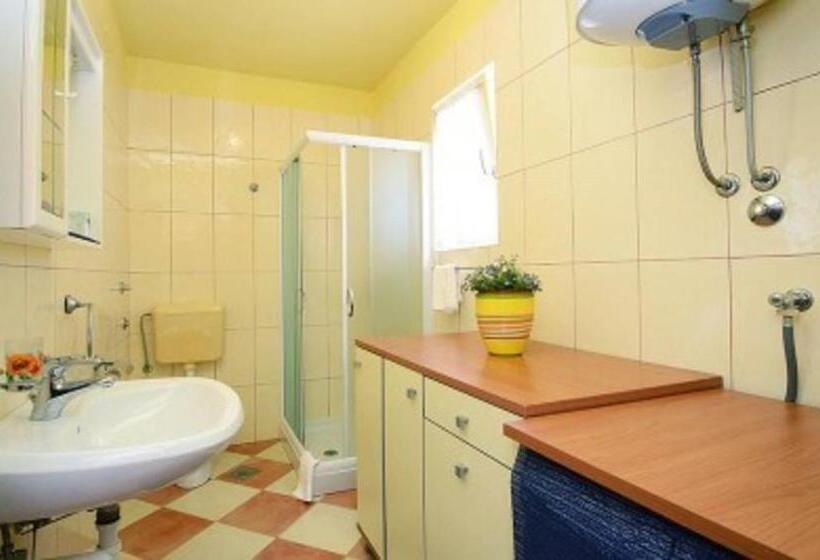 آپارتمان 1 خوابه با تراس, Apartments And Rooms With Parking Space Porec   6917