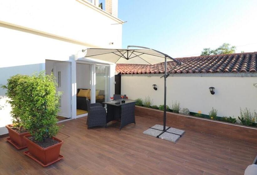 آپارتمان 1 خوابه, Apartments And Rooms With Parking Space Porec   6917