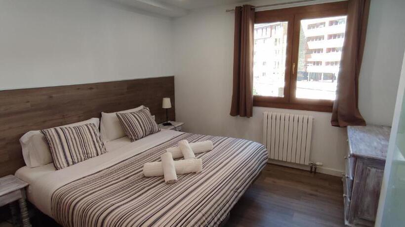 2 Chambres Appartement Vue Montagne, Apart Sant Andreu