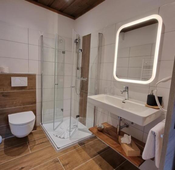 اتاق لوکس چهار تخته, Boutique Hotel Alpenhof