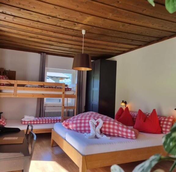 اتاق لوکس چهار تخته, Boutique Hotel Alpenhof