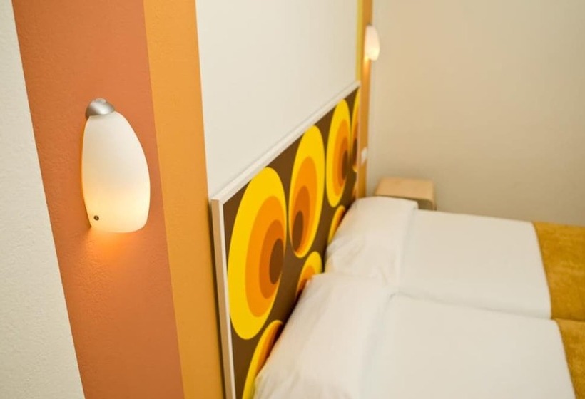 اتاق استاندارد سه نفره, Hostal Can Jurat