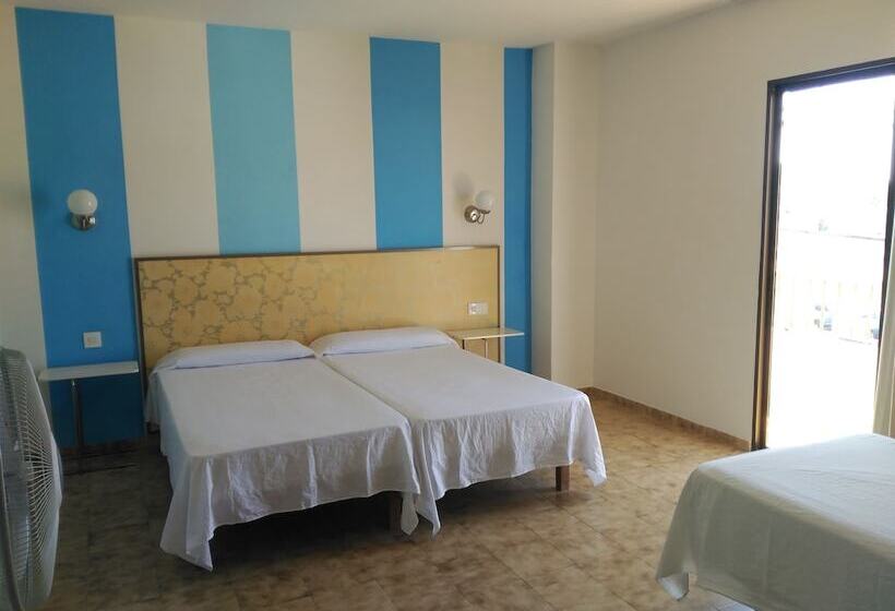 اتاق استاندارد سه نفره, Hostal Can Jurat