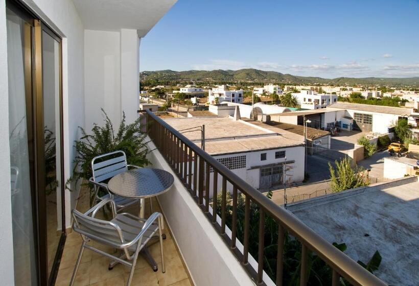 اتاق استاندارد سه نفره, Hostal Can Jurat