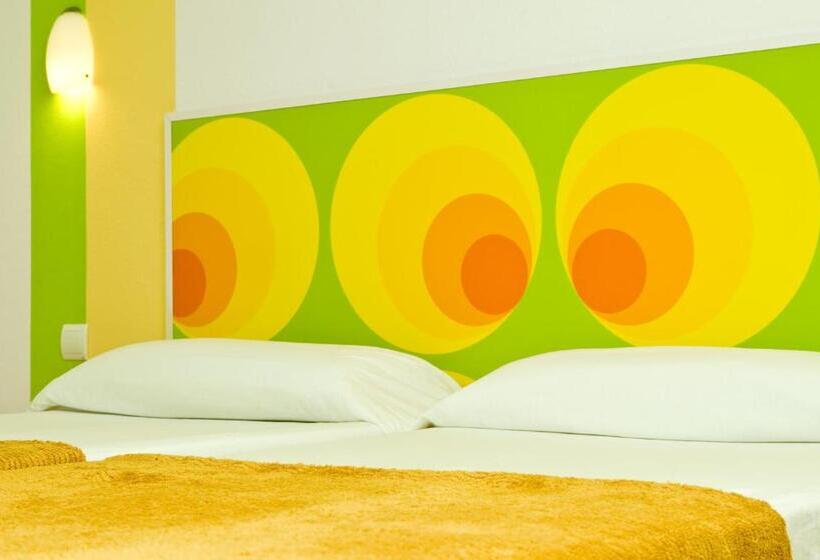 اتاق استاندارد سه نفره, Hostal Can Jurat
