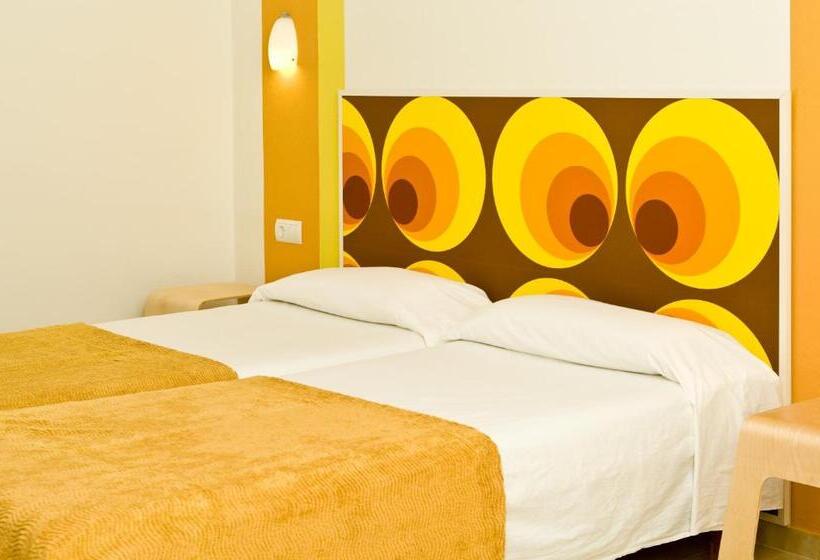 اتاق استاندارد سه نفره, Hostal Can Jurat