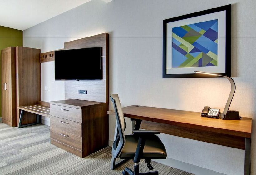 Suite, Holiday Inn Express  & Suites Toronto  Markham