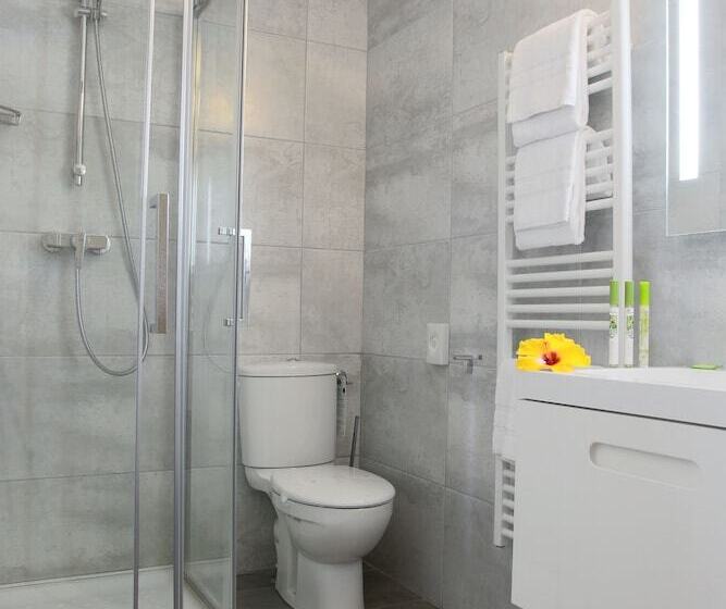 استودیوی استاندارد, Hôtel Le Clos Roussillon