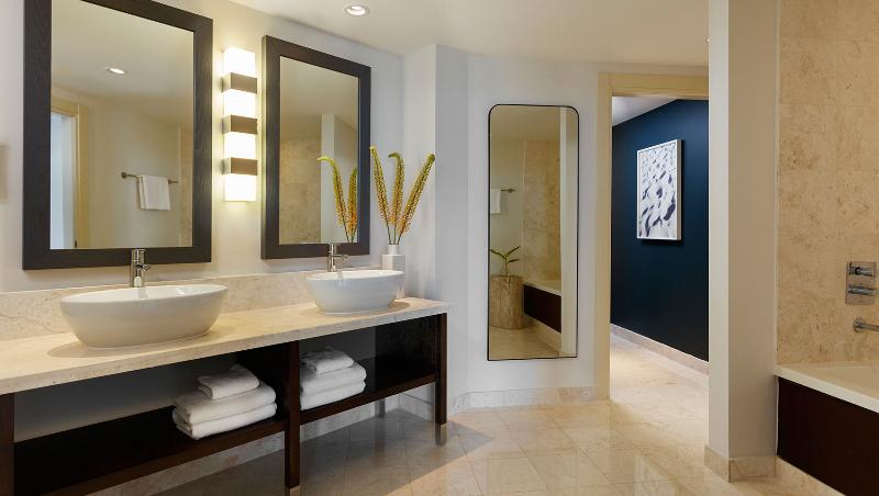سوییت جونیور با چشم‌انداز شهر, Kimpton Epic Hotel, An Ihg