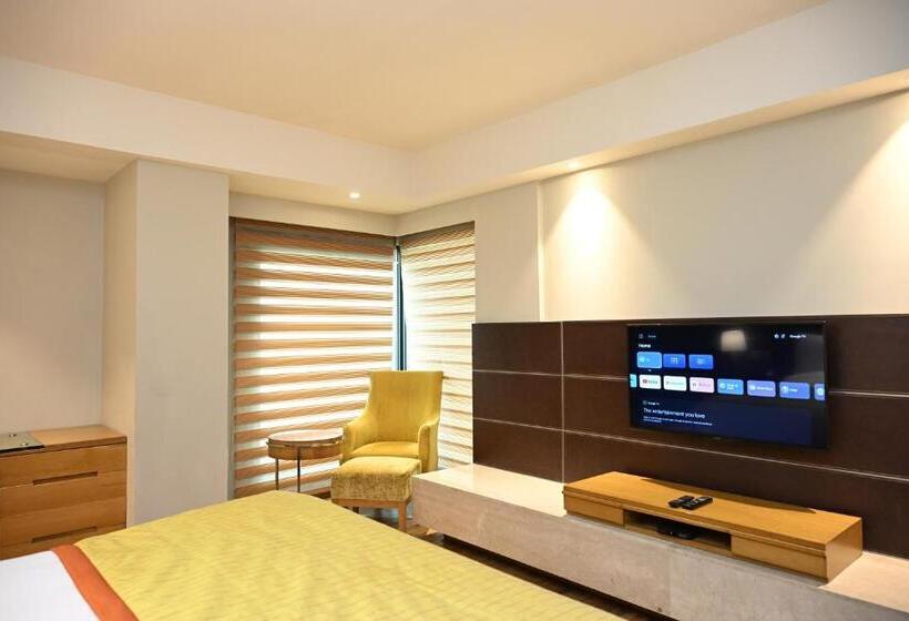 스탠다드 룸 킹사이즈 침대, The Lalit New Delhi