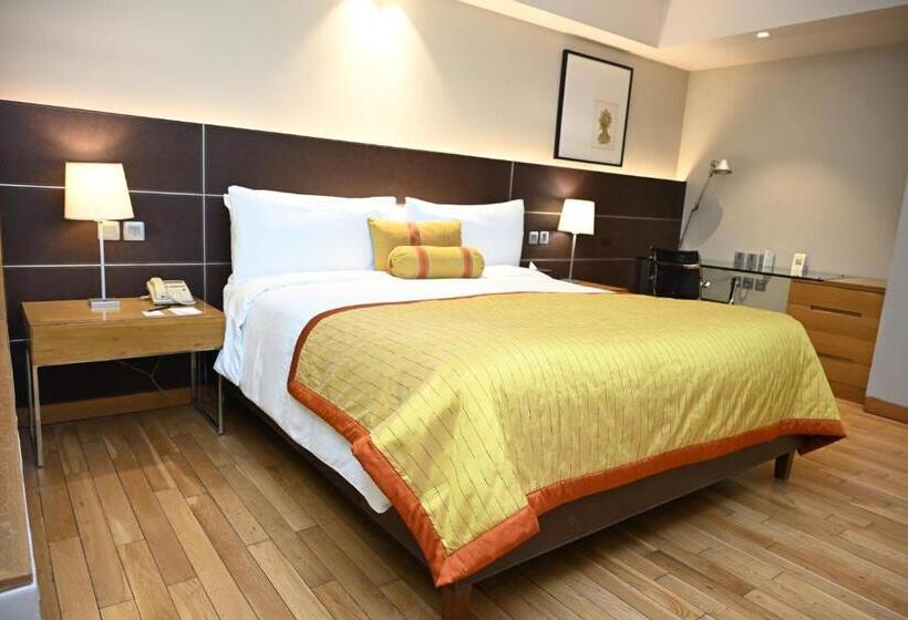 스탠다드 룸 킹사이즈 침대, The Lalit New Delhi