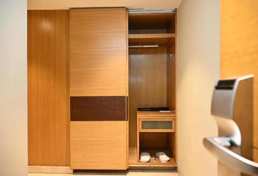 이그제큐티브 룸 킹사이즈 침대, The Lalit New Delhi