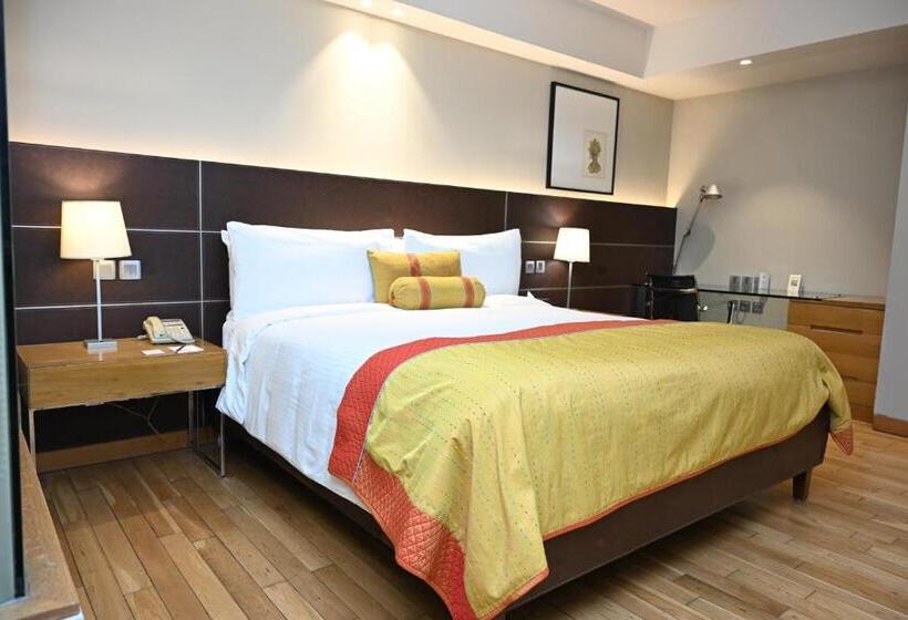 이그제큐티브 룸 킹사이즈 침대, The Lalit New Delhi