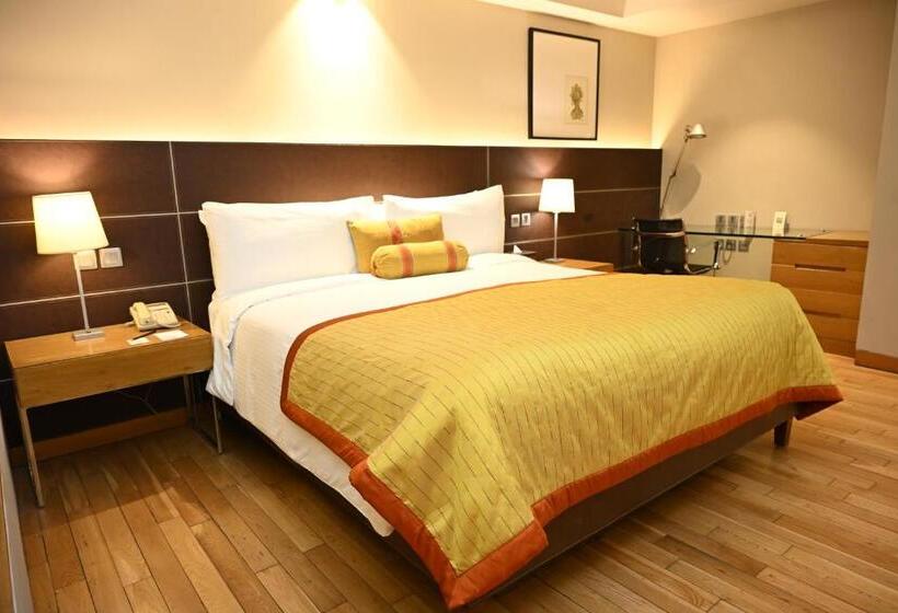 이그제큐티브 룸 킹사이즈 침대, The Lalit New Delhi