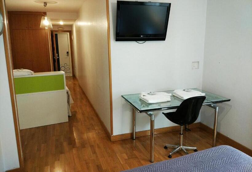 اتاق استاندارد سه نفره, Toctoc Rooms