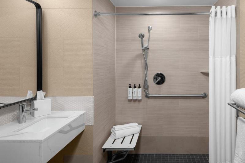 اتاق استاندارد با تخت بزرگ برای معلولان, Voco Times Square South New York, An Ihg