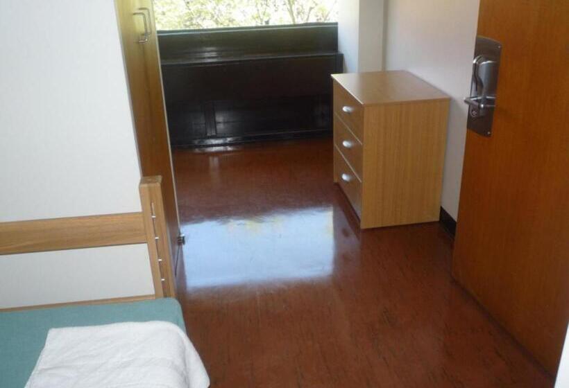 اتاق استاندارد با سرویس بهداشتی مشترک, University Of Toronto   New College Residence   Wilson Hall Residence