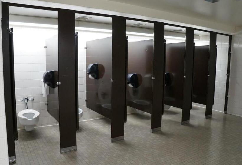 اتاق استاندارد با سرویس بهداشتی مشترک, University Of Toronto   New College Residence   Wilson Hall Residence