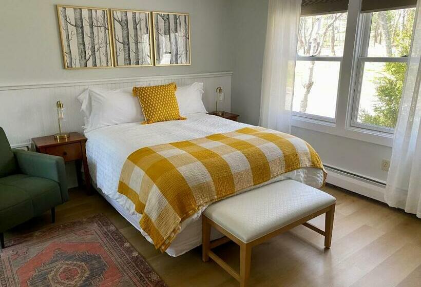 استودیوی استاندارد, Hanscom's Motel & Cottages
