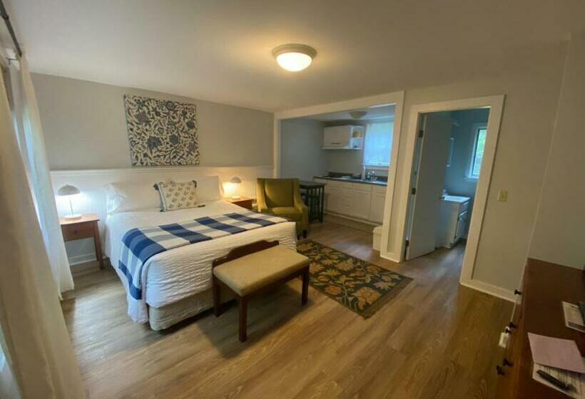 استودیوی استاندارد, Hanscom's Motel & Cottages
