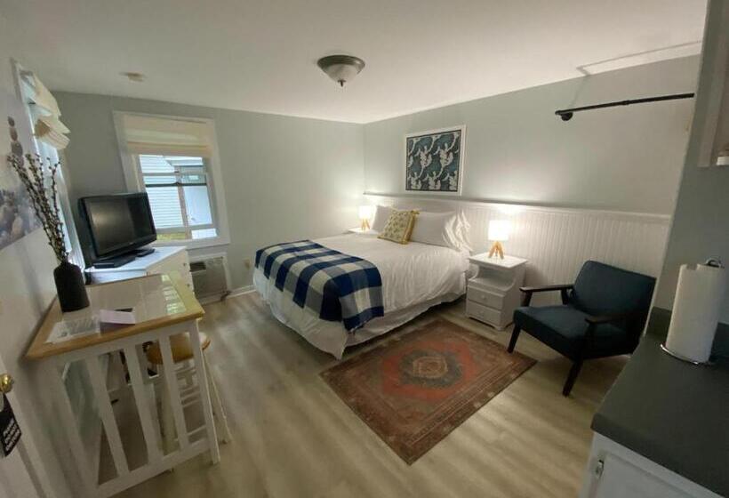 استودیوی لوکس, Hanscom's Motel & Cottages