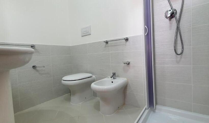 اتاق اجرایی سه نفره, Alepou Guest House