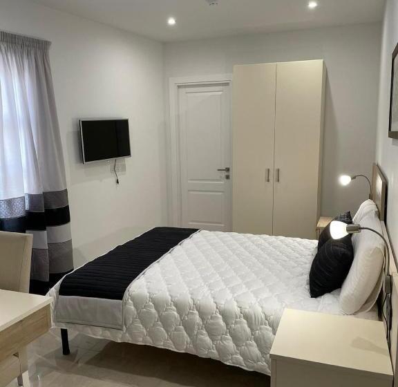 Standard Room with Balcony Side Sea View, La Reggia Seaview Guesthouse