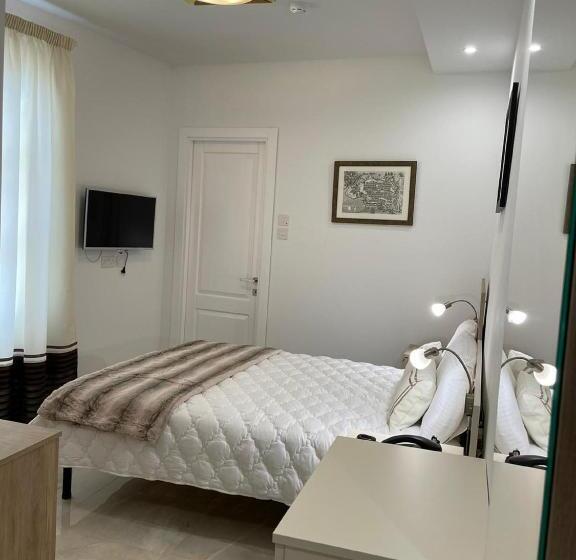Standard Room with Balcony Side Sea View, La Reggia Seaview Guesthouse