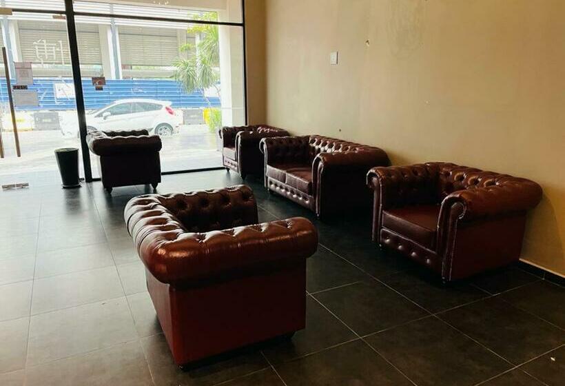 اتاق لوکس با تخت بزرگ, Geo Boutique Hotel   Seri Kembangan