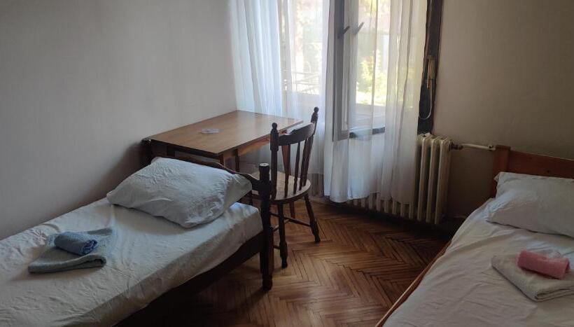 اتاق استاندارد, Hostel Golub