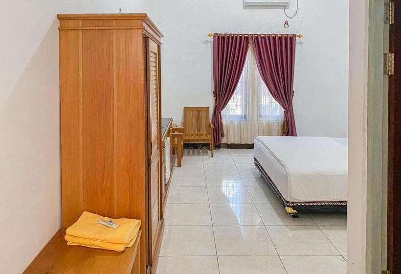 اتاق سوپریور با تخت بزرگ, Nascar Family Hotel Palangkaraya Redpartner