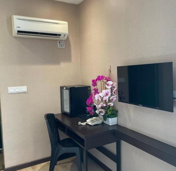 اتاق لوکس با تخت بزرگ, Geo Boutique Hotel   Seri Kembangan