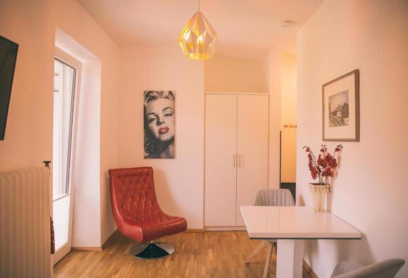 اتاق استاندارد, Nefer, Haus