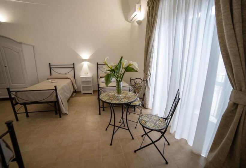 バルコニー付スタンダード４ベッドルーム, B&b Palazzo Loreto