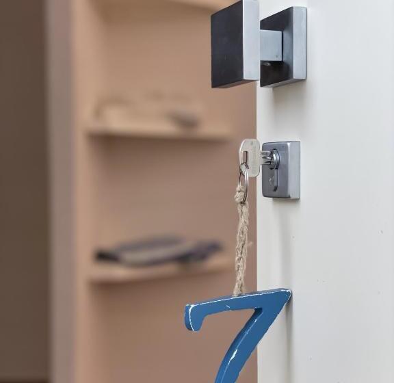 اتاق لوکس چهار تخته, 7palazzi