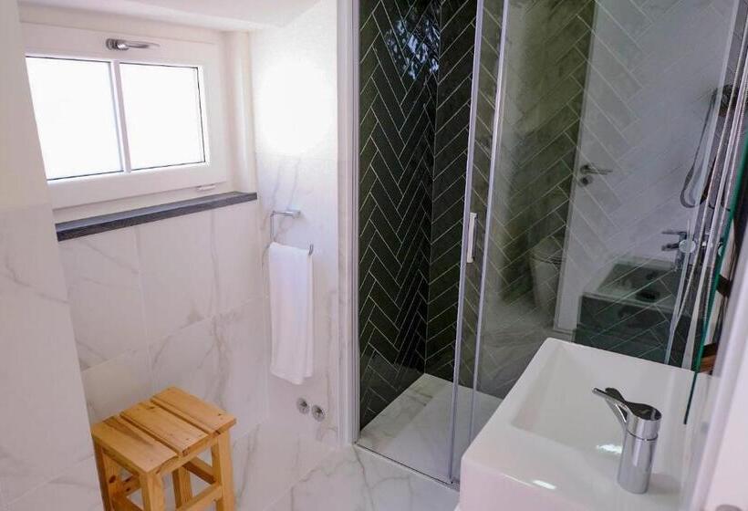 발코니 디럭스 룸, Mid Atlantic Boutique Hostel