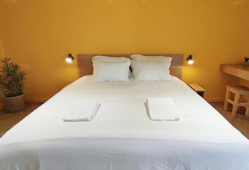 발코니 디럭스 룸, Mid Atlantic Boutique Hostel