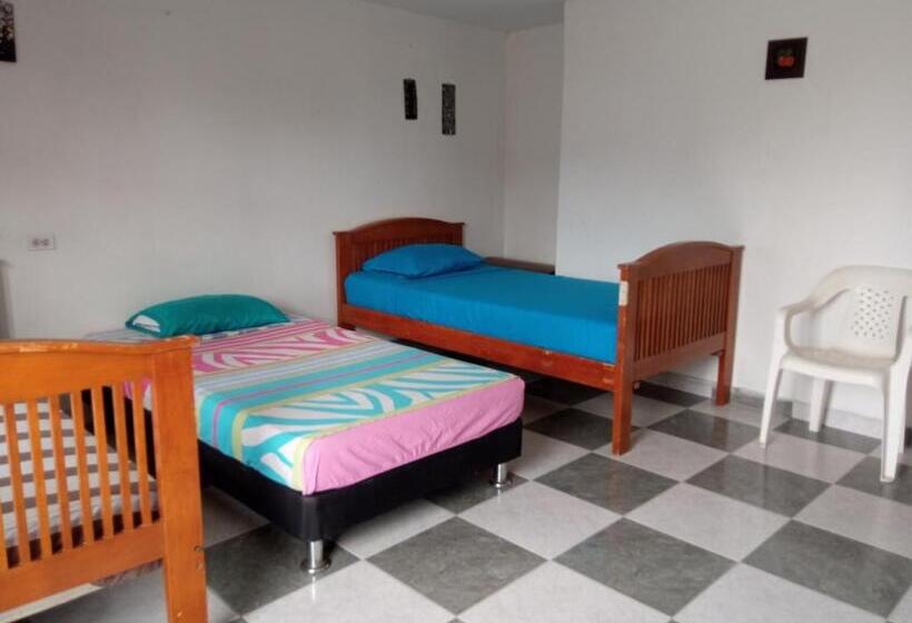 اتاق استاندارد سه تخته با بالکن, Casa El Prado Hostal
