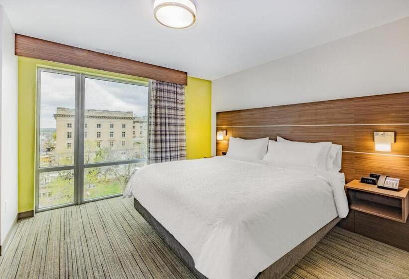 اتاق استاندارد با تخت بزرگ برای معلولان, Holiday Inn Express Lincoln Downtown