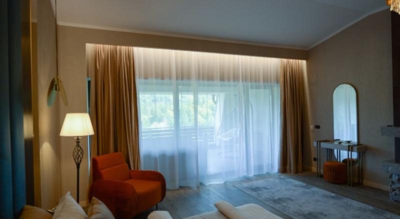 سوئیت جونیور با چشم‌انداز کوهستان, Elexus Apartments Poiana Brasov