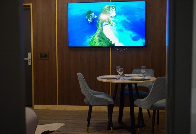 سوئیت جونیور با چشم‌انداز کوهستان, Elexus Apartments Poiana Brasov