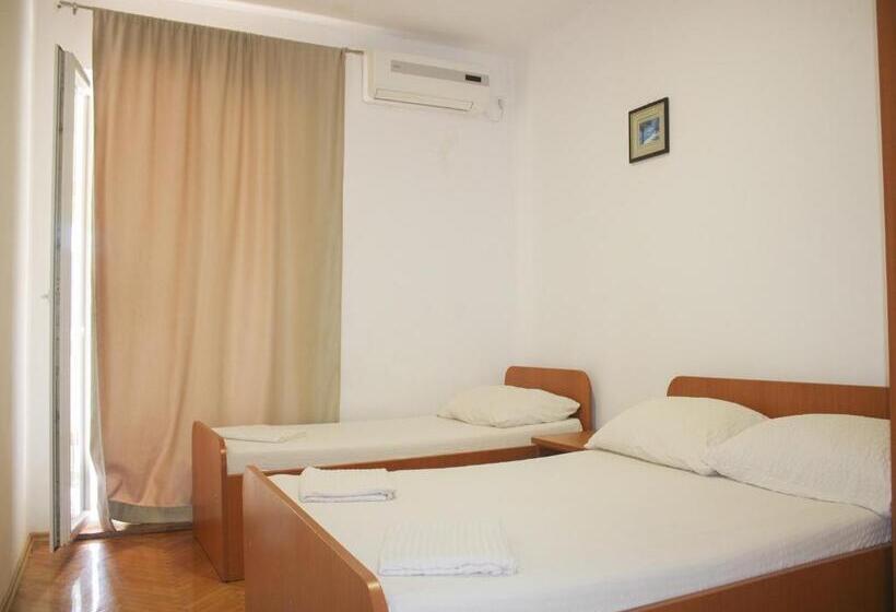 Triple Room Sea View, Apartments And Rooms Mato