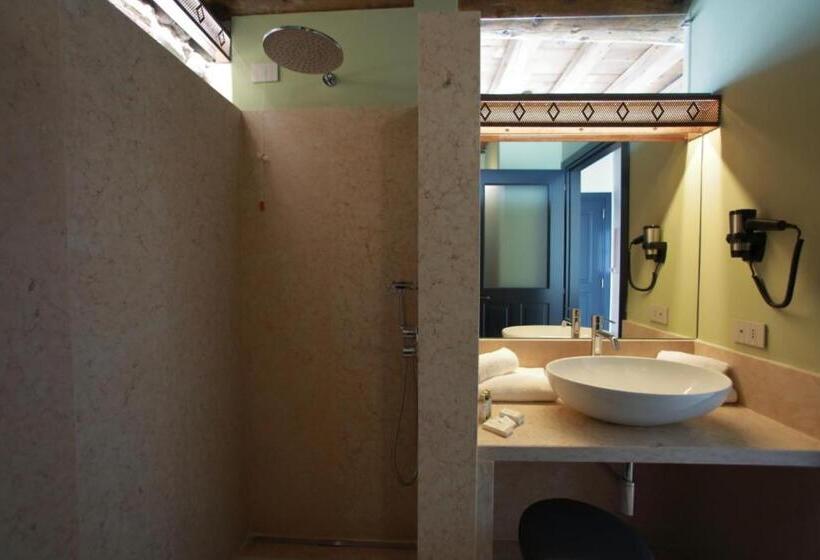 اتاق لوکس سه تخته, Corte Regia Relais & Spa